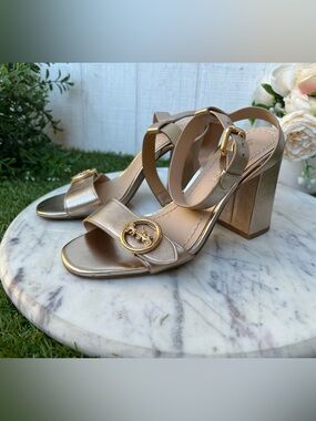 Coach CHAMPAGNE MADDI 85 MTLE leather SANDAL Sz 5 preowned
